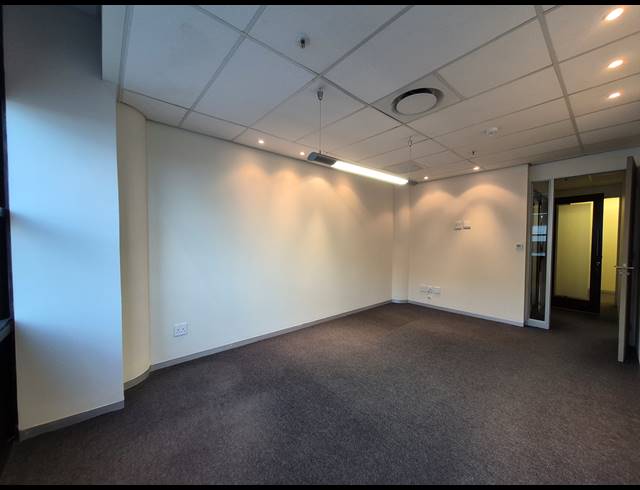 106M² OFFICE TO LET IN SANDTON CENTRAL
